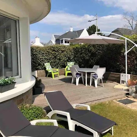 Flat In A Unique Location 30 M From The With Terrace And Garden *