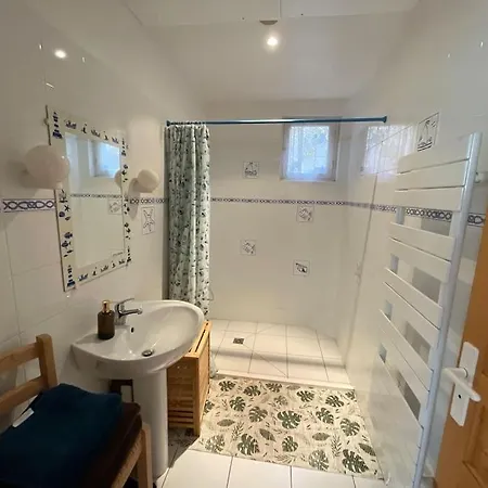 Flat In A Unique Location 30 M From The With Terrace And Garden *