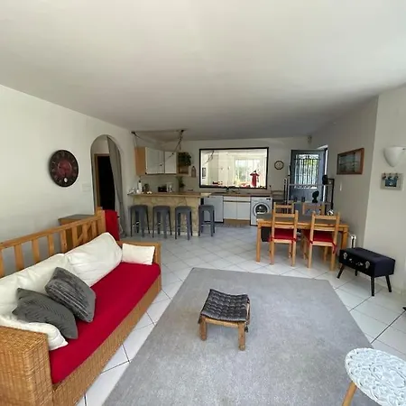Flat In A Unique Location 30 M From The With Terrace And Garden *